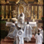 Obispos deberán pedir permiso a Roma para autorización de misas del rito antiguo